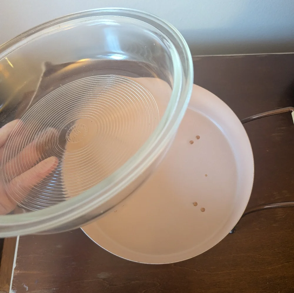 Vintage Pyrex 595 Pink Wheat Atomic Casserole Dish - Picture 5 of 11